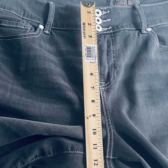 Torrid Jeans Plus Size 18 Gray Crop Jegging Cuffed Beach Casual Classic - Picture 4 of 8